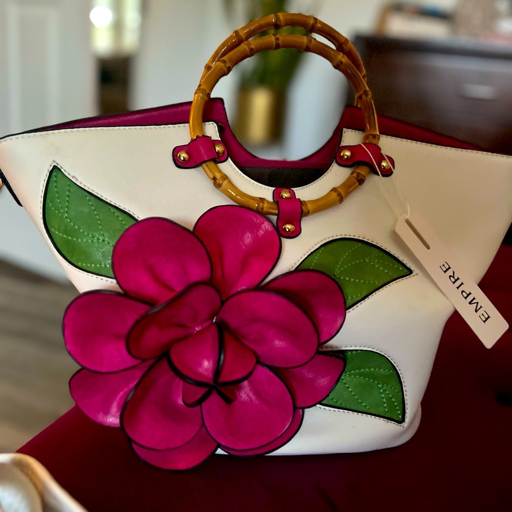 New with tags stunning bamboo handle flower handbag